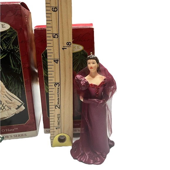 Hallmark Keepsake Set of 2 Scarlett O’Hara Holiday Ornaments 1997, 1999. - Picture 5 of 12